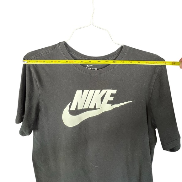 Nike Women's Black and White Tshirt size M - Picture 6 of 7
